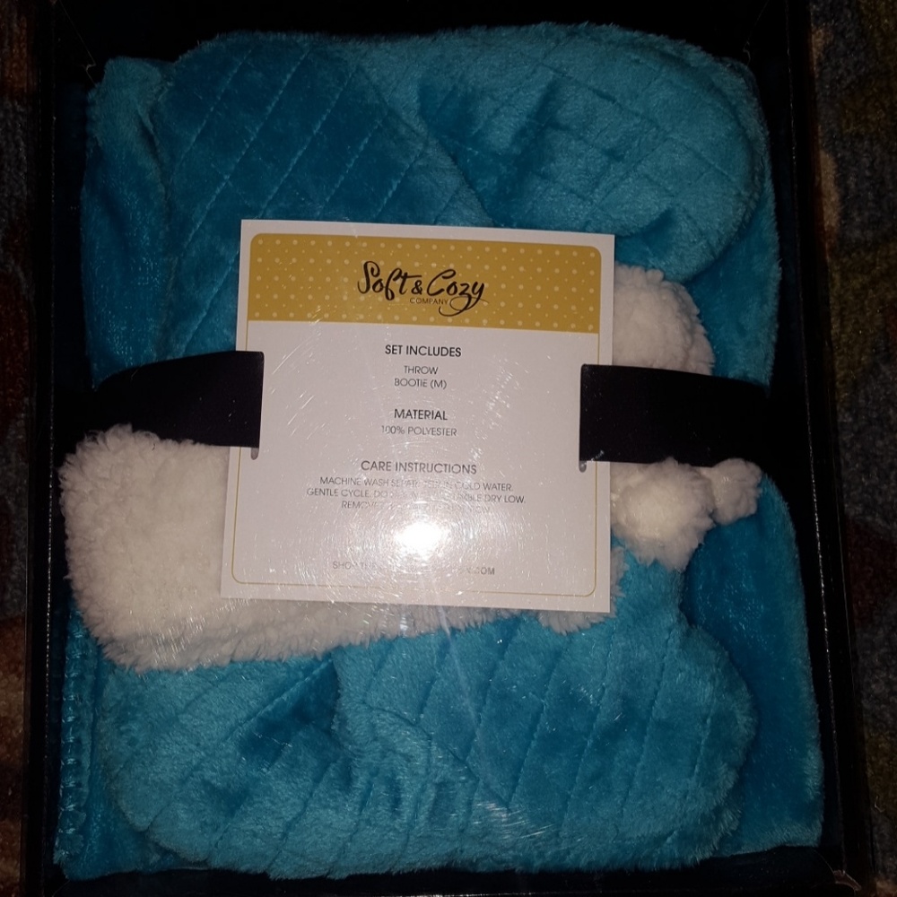 Soft throw & bootie set